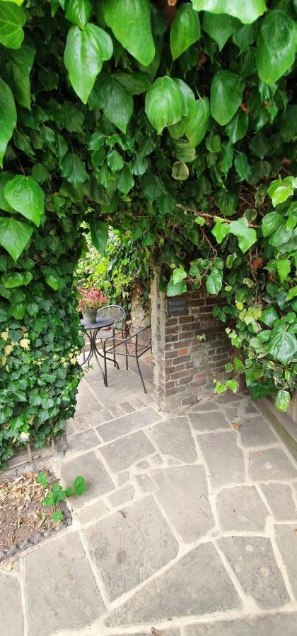 Beautiful 1 Bedroom Cottage With Courtyard. Дил Экстерьер фото